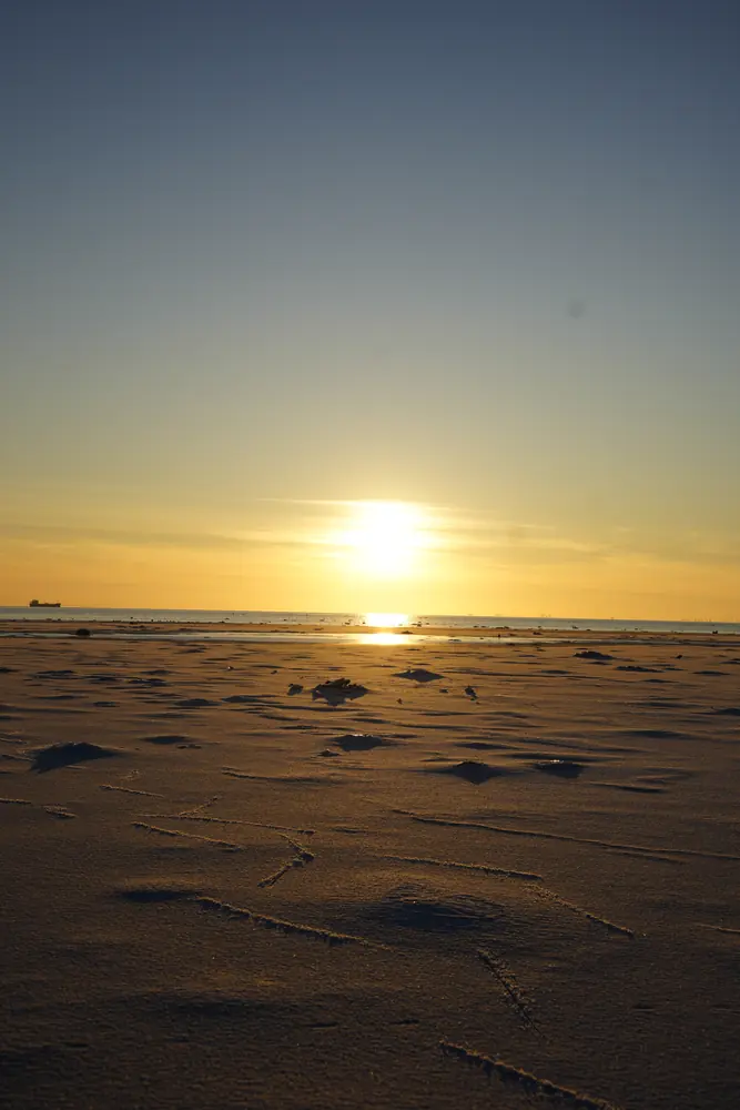 Frozen sea and low sun over Öresund